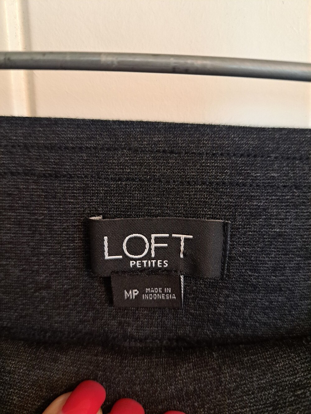 LOFT Petites Dark Charcoal Gray Knit Ponte Leggings MP - Picture 3 of 7